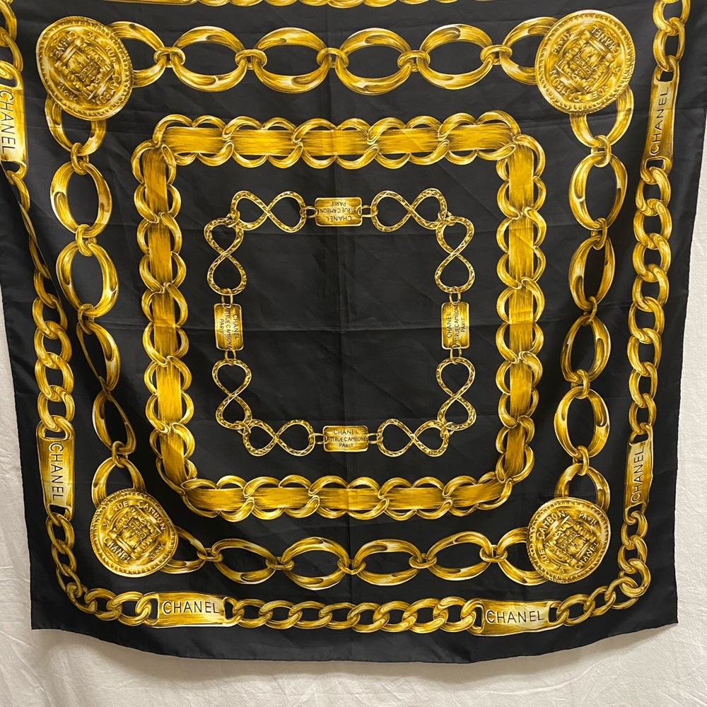 CHANEL Black and Gold Chain Motif Scarf. 34x34